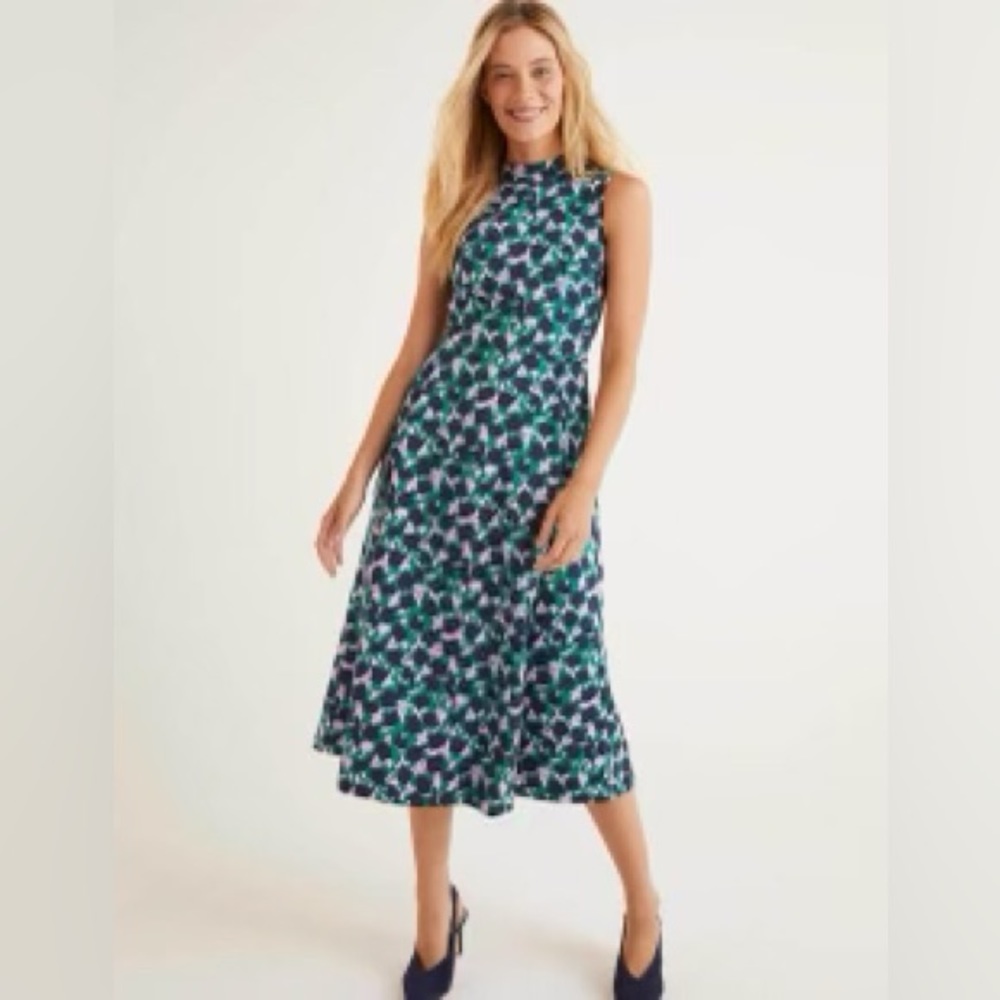 Boden Miriam Ponte Midi Dress in Forest & Clematis. NWT, Never worn.
Size 20/22L
